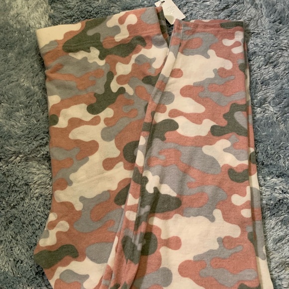 Pants - ⭐️🎁 NWT soft-n-cozy leggings🎁